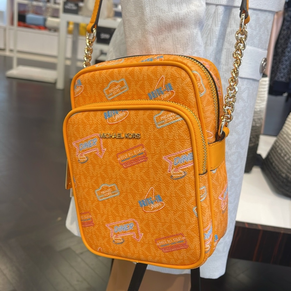 MICHAEL KORS
J Set Md Printed Signature Logo Crossbody NS CHAIN XBODY
POP ORANGE - Picture 15 of 16